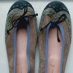 Pretty Ballerinas suede flat shoes